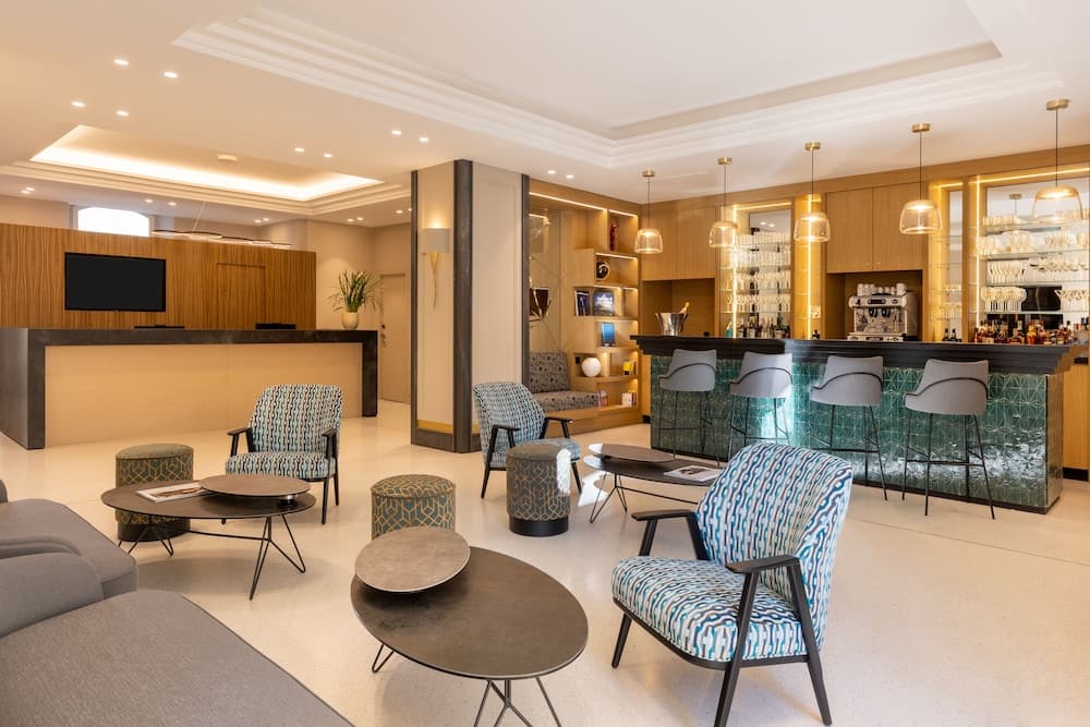 Hôtel Apollinaire Nice 4