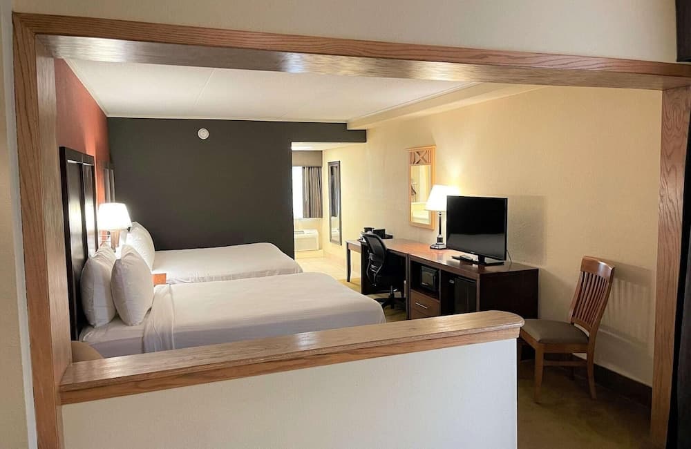 Crossroads Hotel and Event Center 4