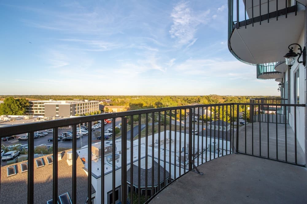 Orangewood Inn & Suites Kansas City Airport 5