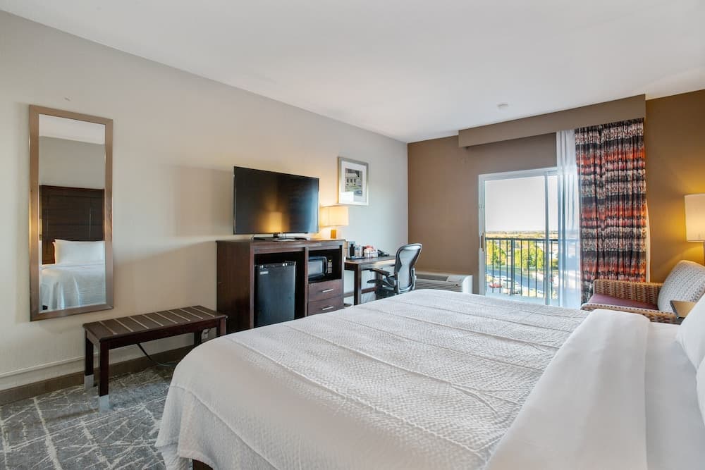 Orangewood Inn & Suites Kansas City Airport 2