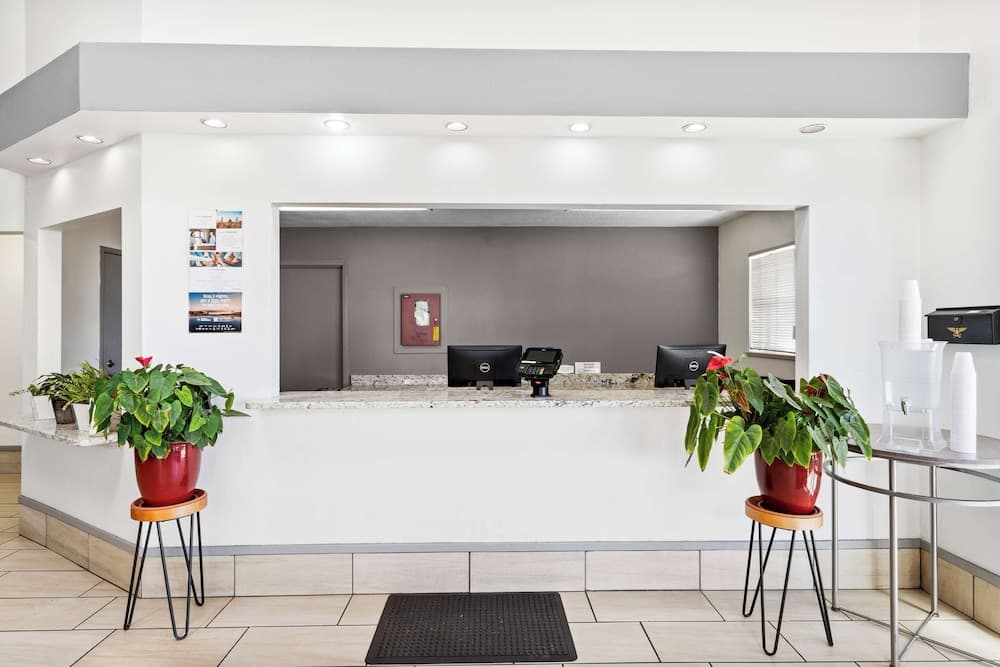 SureStay Hotel by Best Western Albuquerque Midtown 3