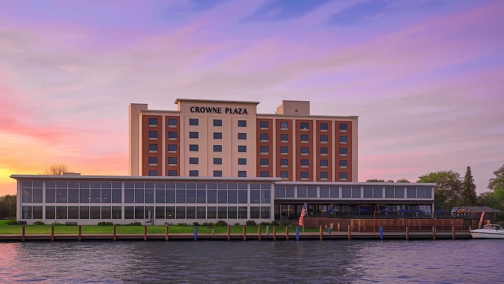 Crowne Plaza Niagara Falls NY Riverside by IHG