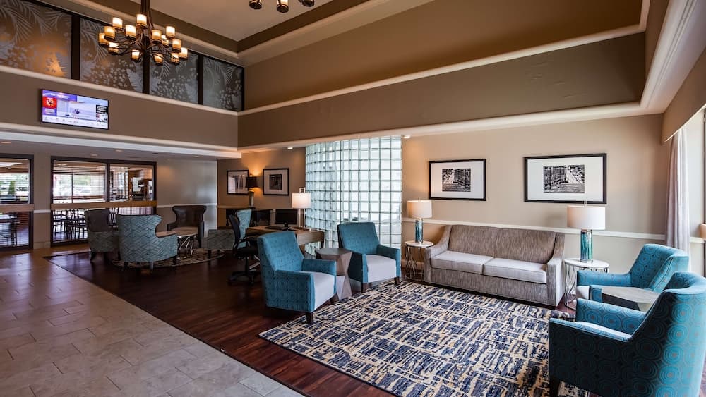 Best Western East Towne Suites 3
