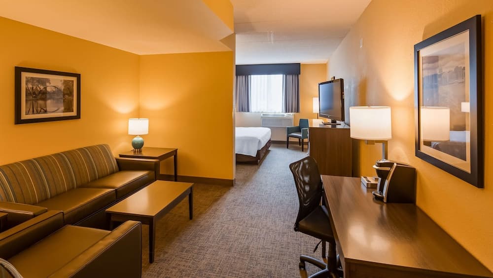 Best Western East Towne Suites 4