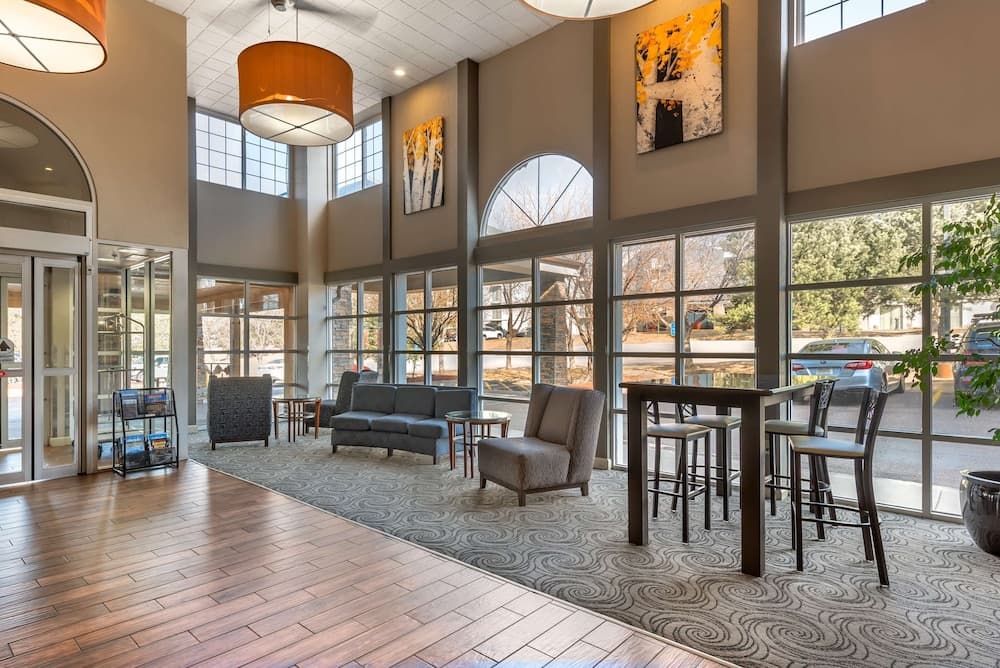 Best Western Plus Peak Vista Inn & Suites 4