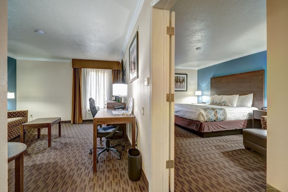 Best Western Airport Albuquerque InnSuites Hotel & Suites 5