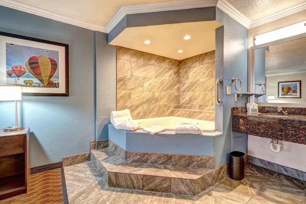 Best Western Airport Albuquerque InnSuites Hotel & Suites 4