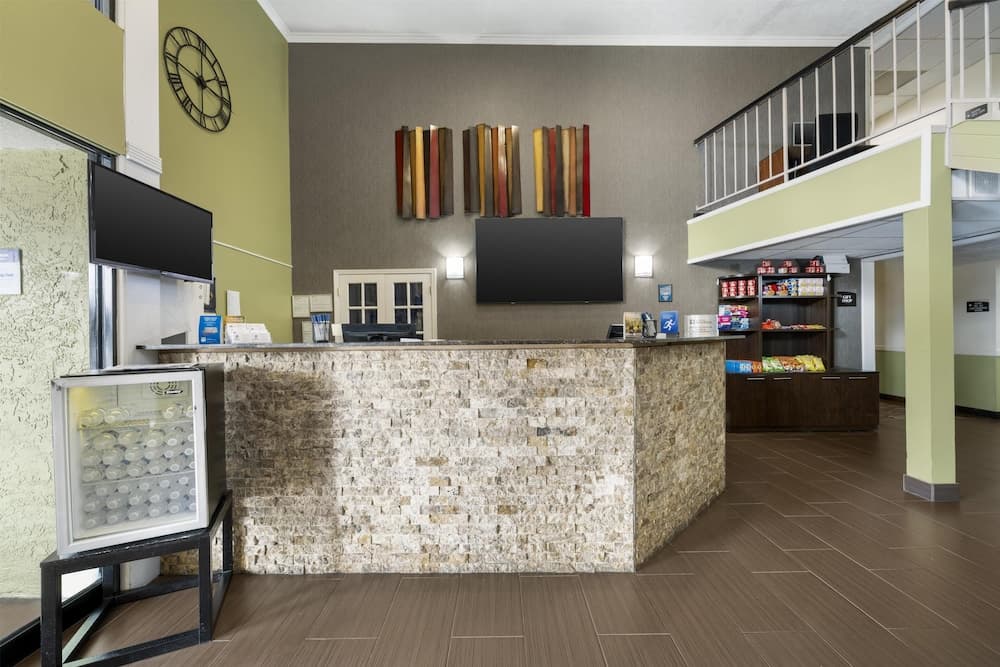 Best Western Airport Albuquerque InnSuites Hotel & Suites 3
