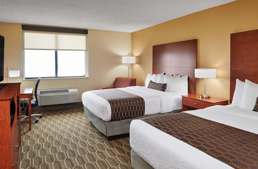 Best Western Plus Milwaukee Airport Hotel & Conference Ctr 5