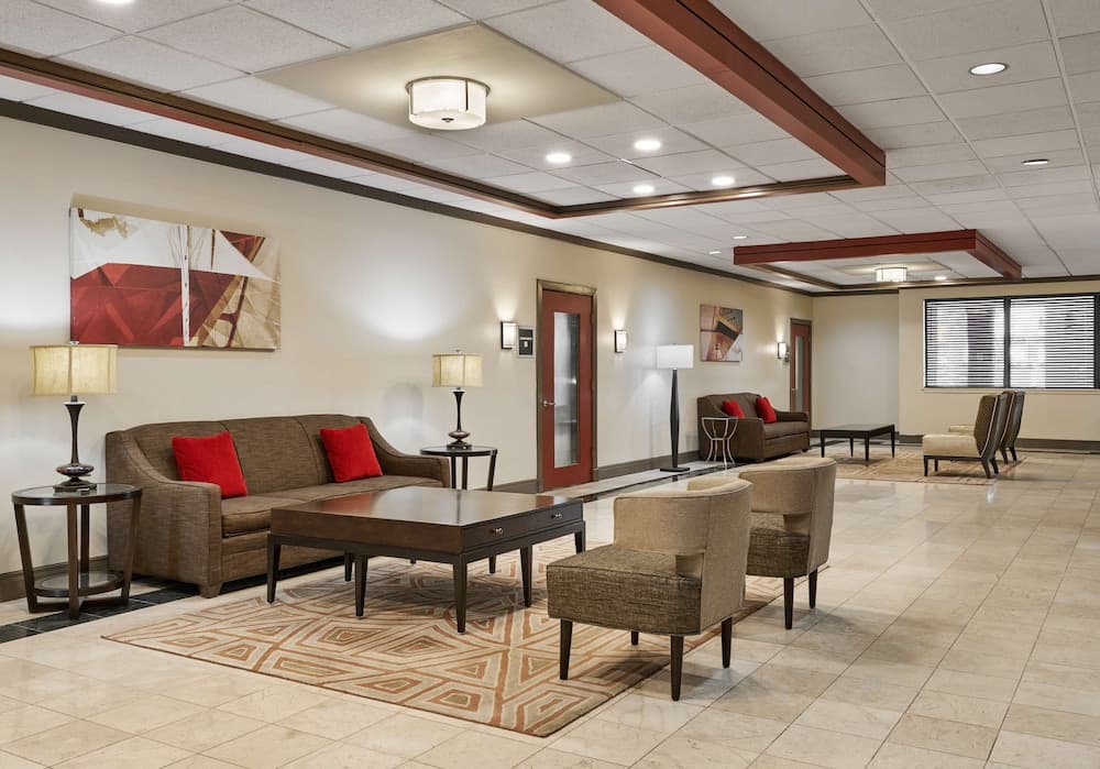 Best Western Plus Milwaukee Airport Hotel & Conference Ctr 2