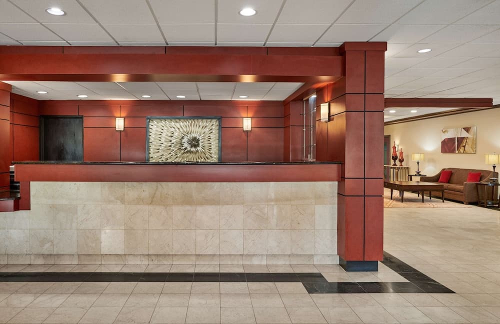 Best Western Plus Milwaukee Airport Hotel & Conference Ctr 3