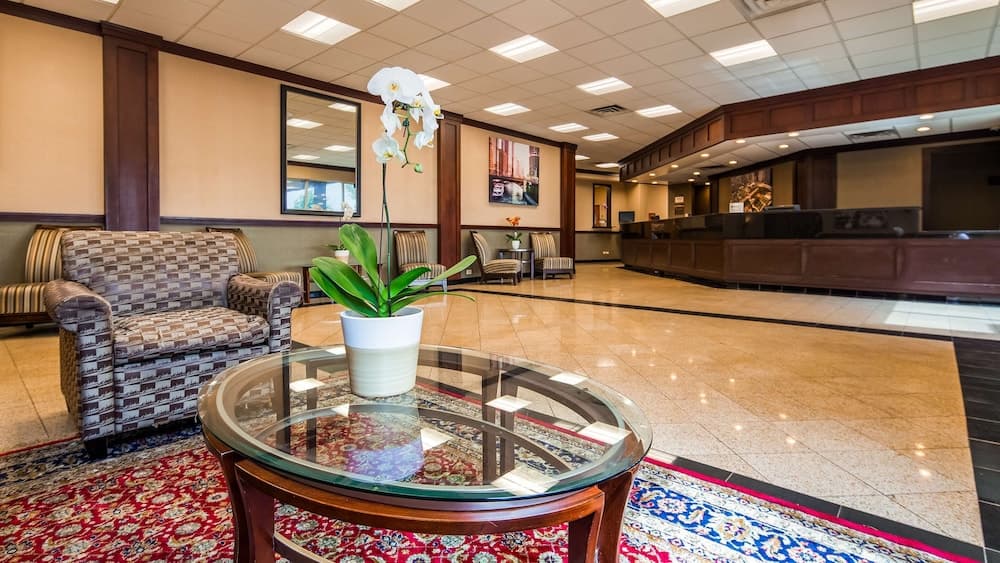 Best Western Plus Chicago Hillside 2