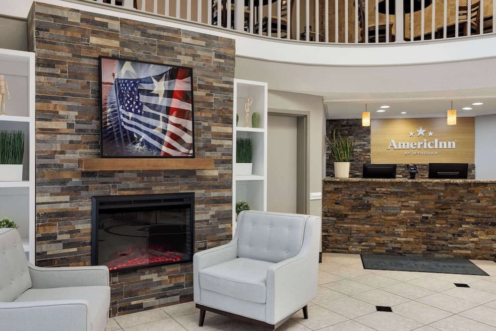 AmericInn by Wyndham Grand Rapids Airport North 3