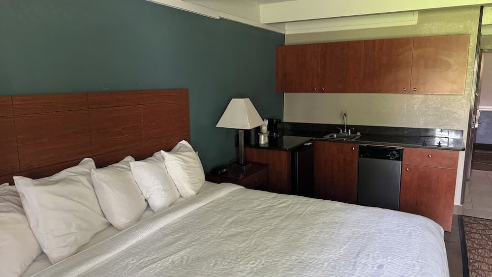 AmericInn by Wyndham Grand Rapids Airport North 4