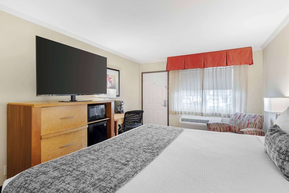 Best Western Plus Ontario Airport & Convention Center 5