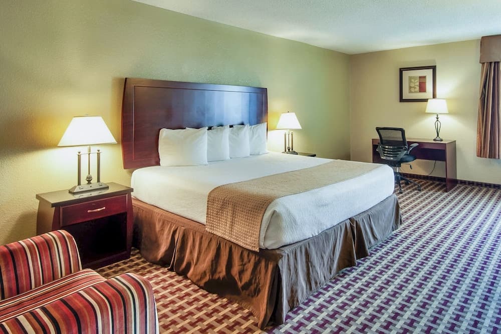 Days Inn & Suites by Wyndham Johnson City 4