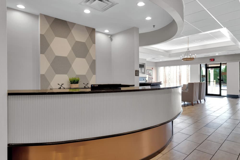 Best Western Plus The Charles Hotel 4