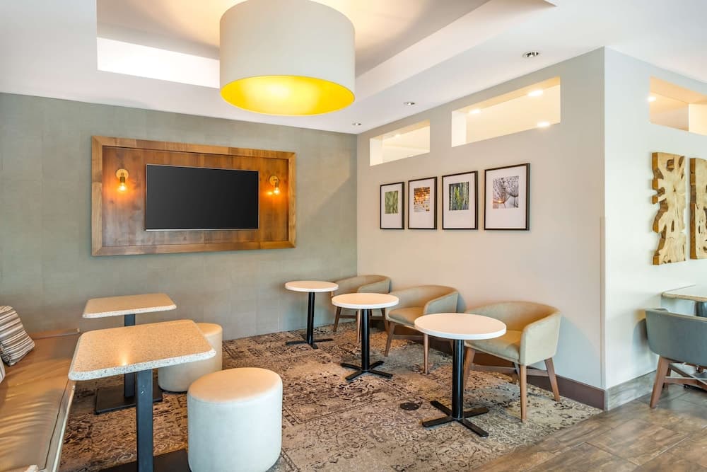 Best Western Plus CottonTree Inn 4