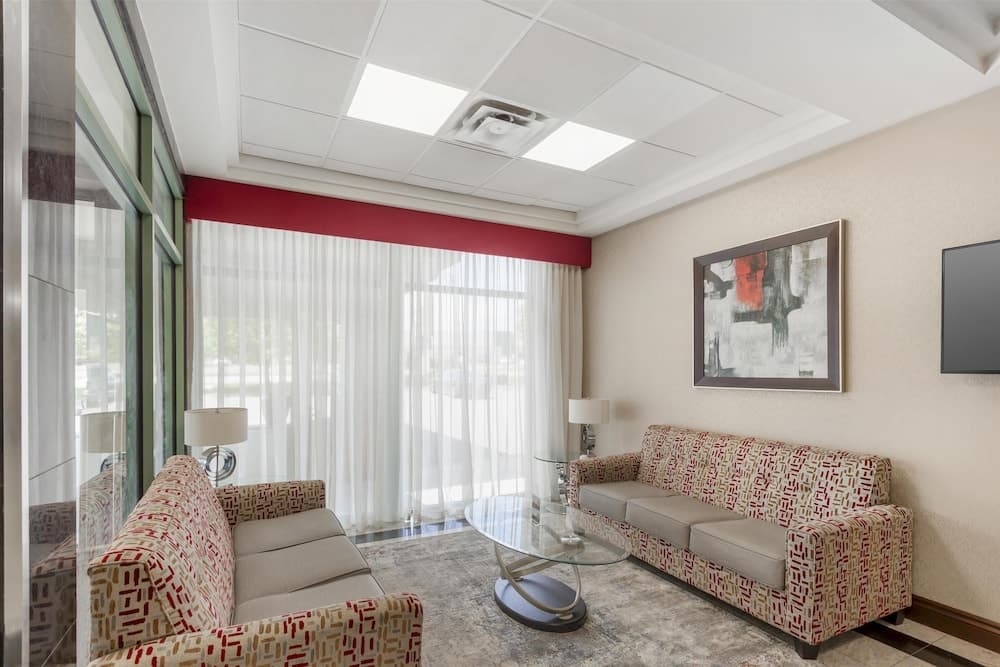 Best Western Plus Travel Hotel Toronto Airport 3