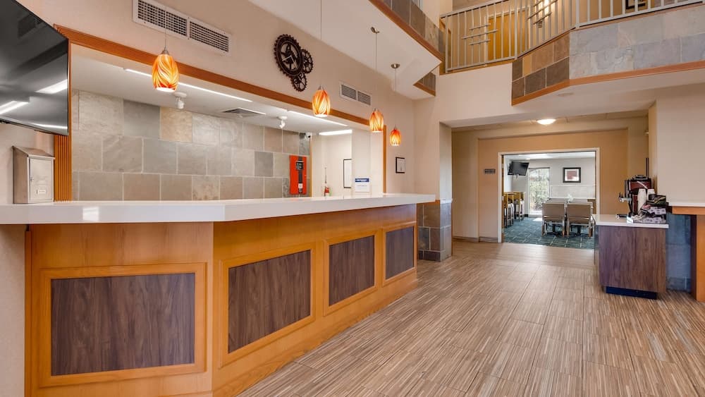 Best Western Plus Gateway Inn & Suites 4
