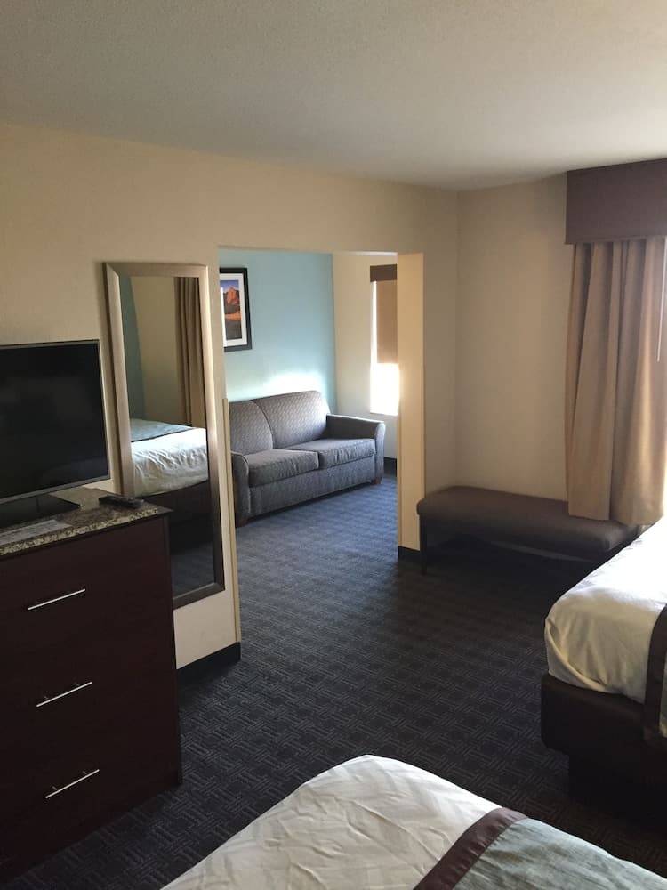 Best Western Plus Gateway Inn & Suites 5