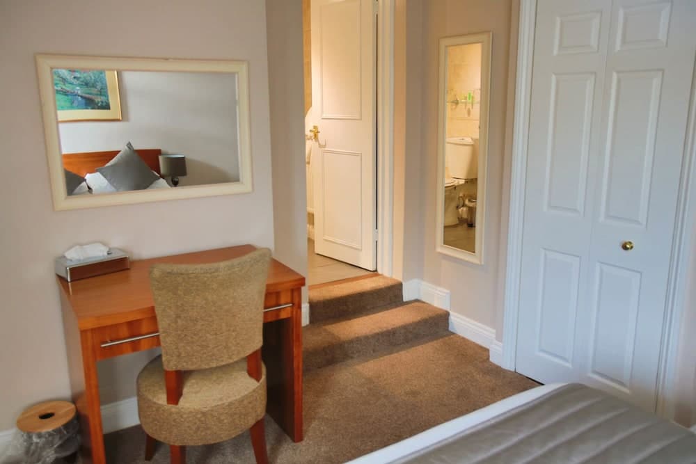 The Oaklands Hotel 2
