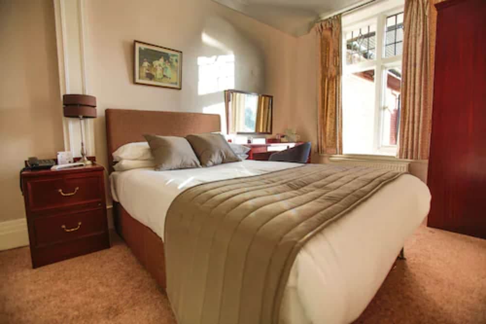 The Oaklands Hotel 5