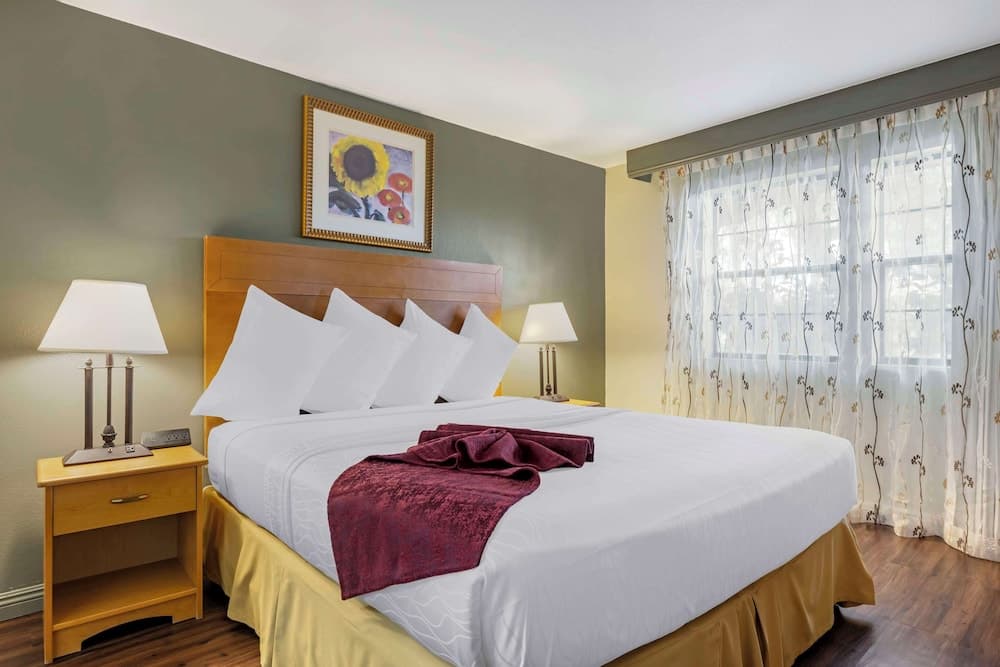 Best Western Plus Palm Desert Resort 4