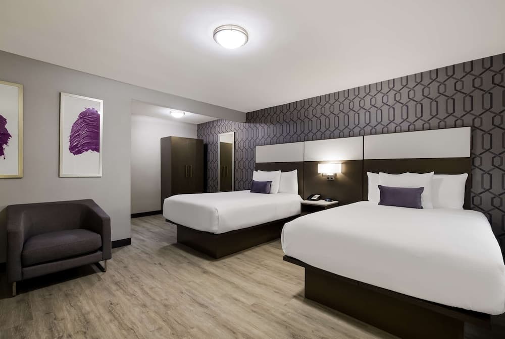 Sunset West Hotel, SureStay Collection by Best Western 4