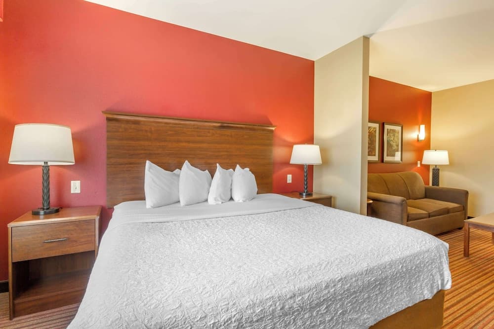Best Western Plus Chandler Hotel & Suites 5