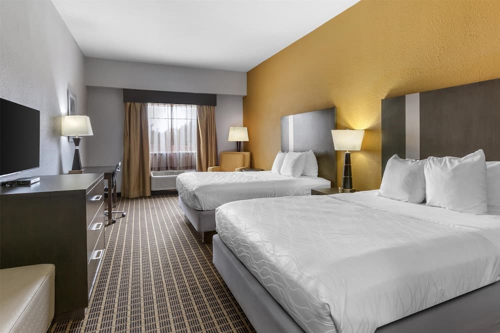 Best Western Plus Lampasas Inn & Suites 5