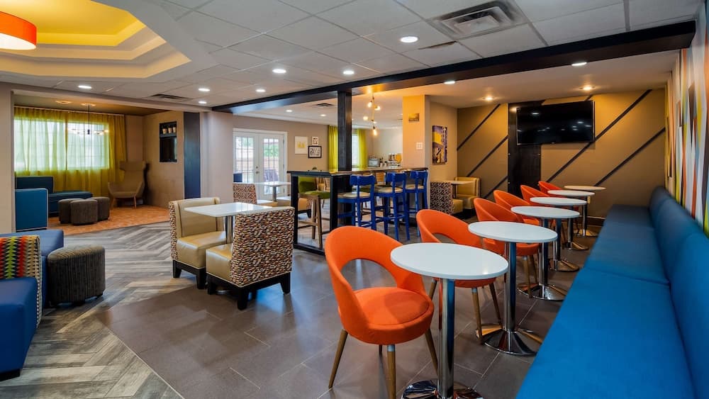 Best Western Plus Newport News Inn & Suites 2