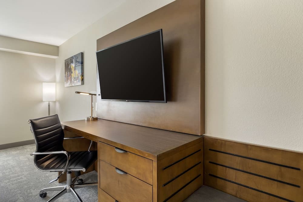 Best Western Plus Henderson Hotel 5