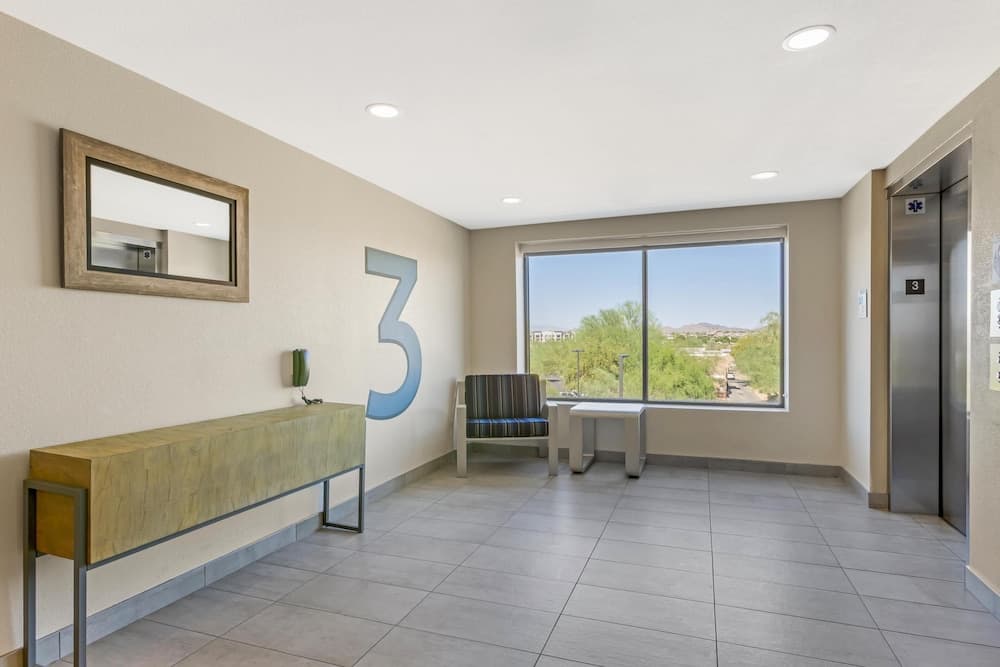 Best Western Plus Executive Residency Phoenix North Happy Valley 4