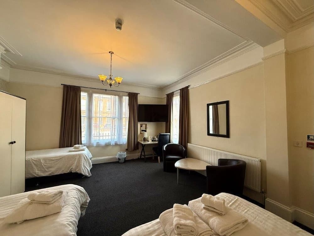 Deincourt Hotel 2