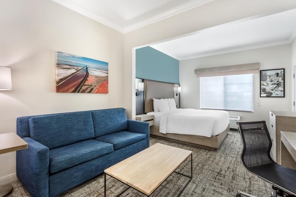 Best Western Plus Airport Inn & Suites 3
