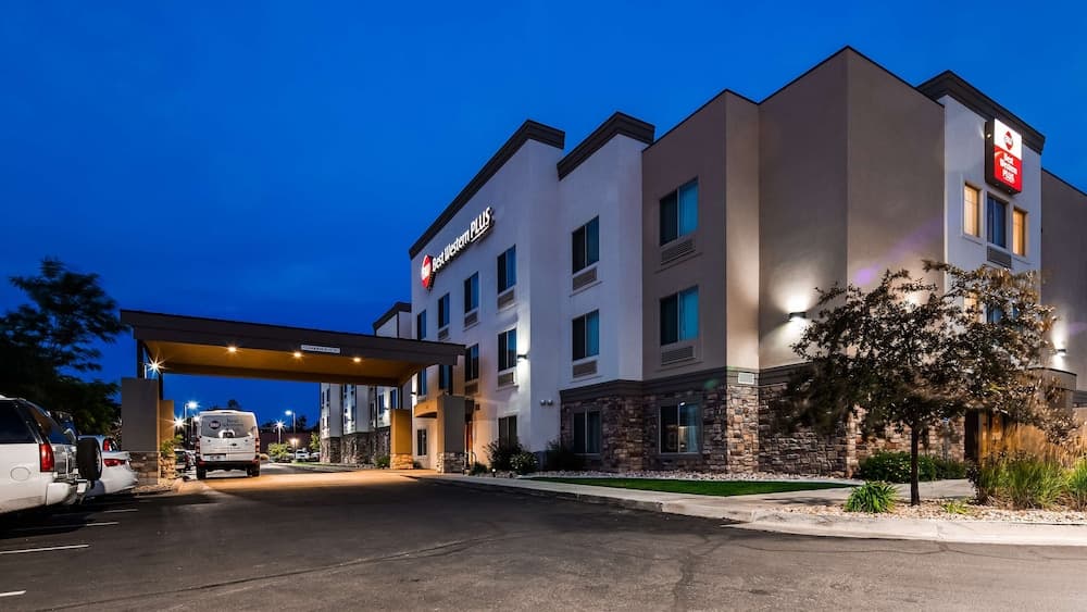 Best Western Plus Airport Inn & Suites