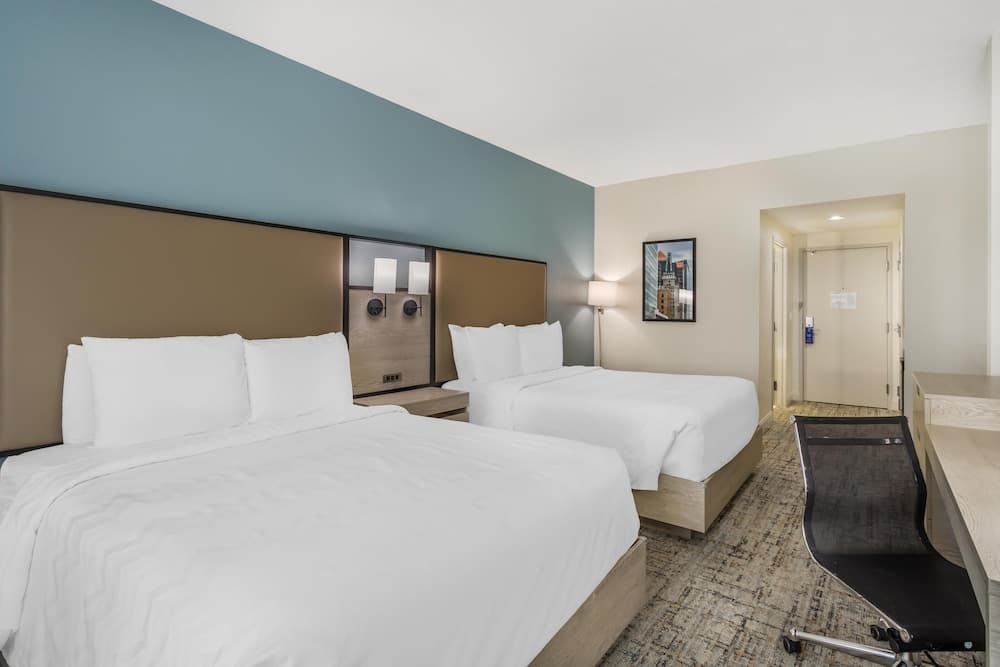 Best Western Plus Airport Inn & Suites 4