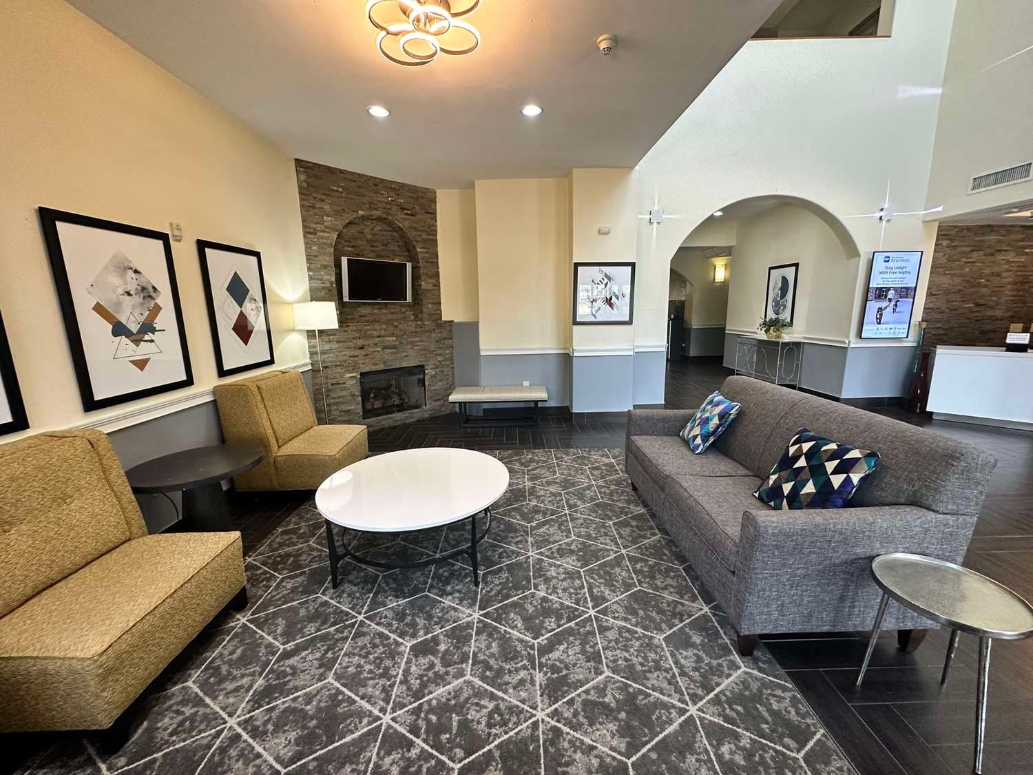 Best Western Plus Bass Hotel & Suites 4