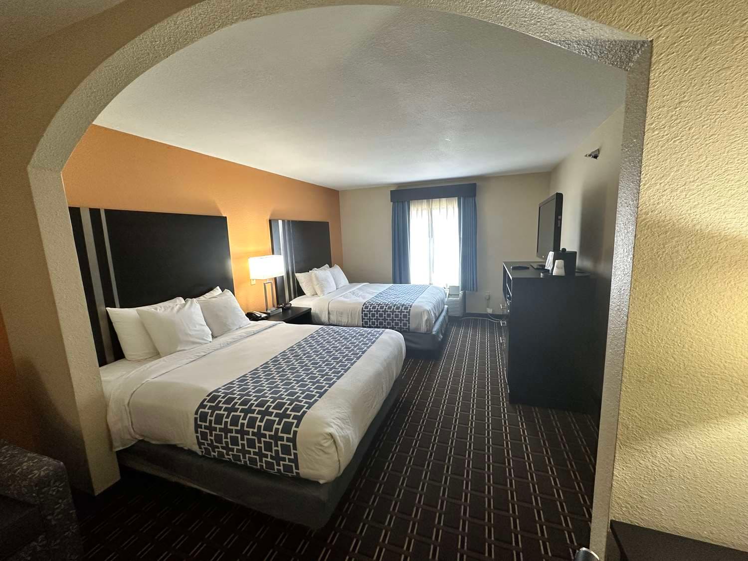 Best Western Plus Bass Hotel & Suites 2