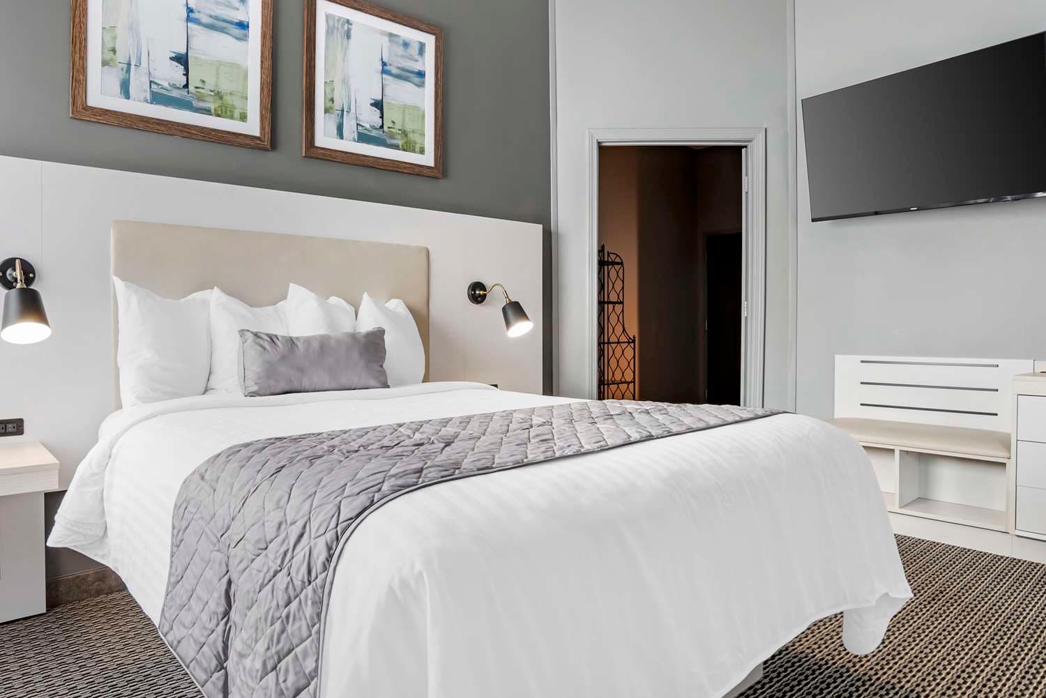 Best Western Plus Two Rivers Hotel & Suites 5