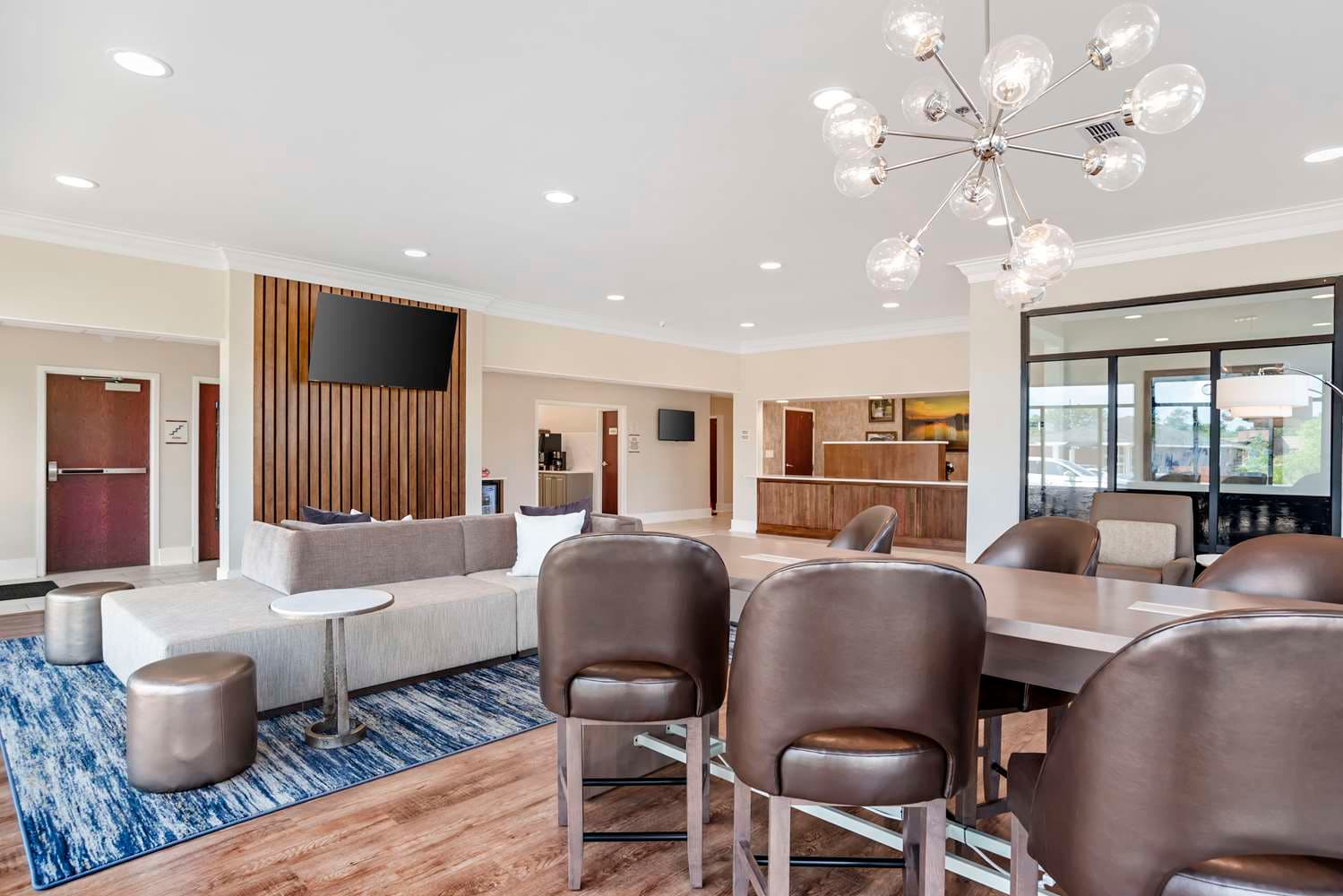 Best Western Plus Two Rivers Hotel & Suites 2