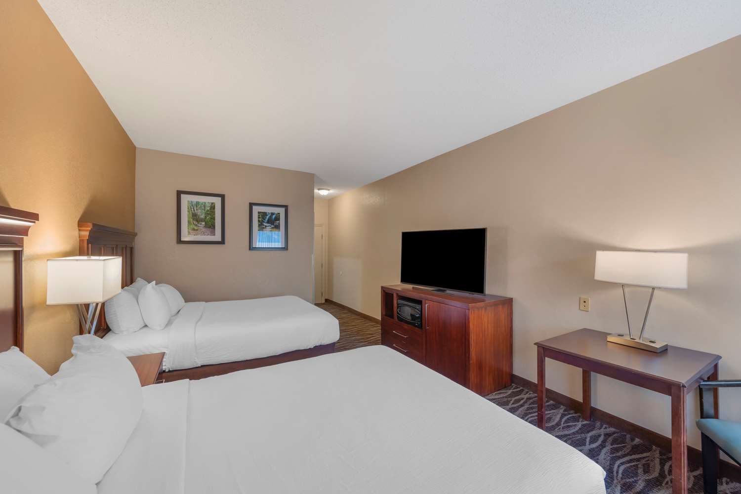 Best Western Plus Russellville Hotel & Suites 4