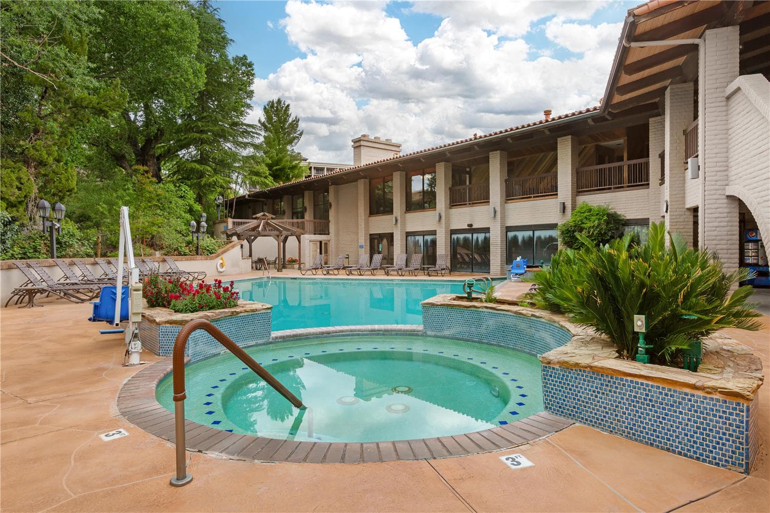 Best Western Plus Arroyo Roble Hotel & Creekside Villas 4
