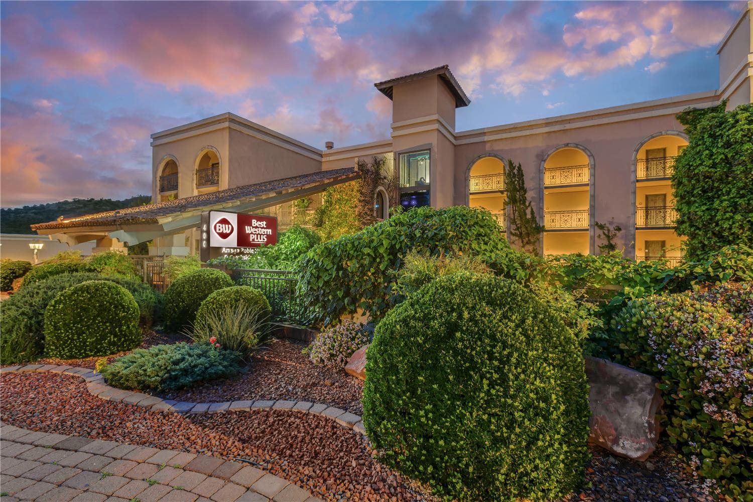 Best Western Plus Arroyo Roble Hotel & Creekside Villas 2