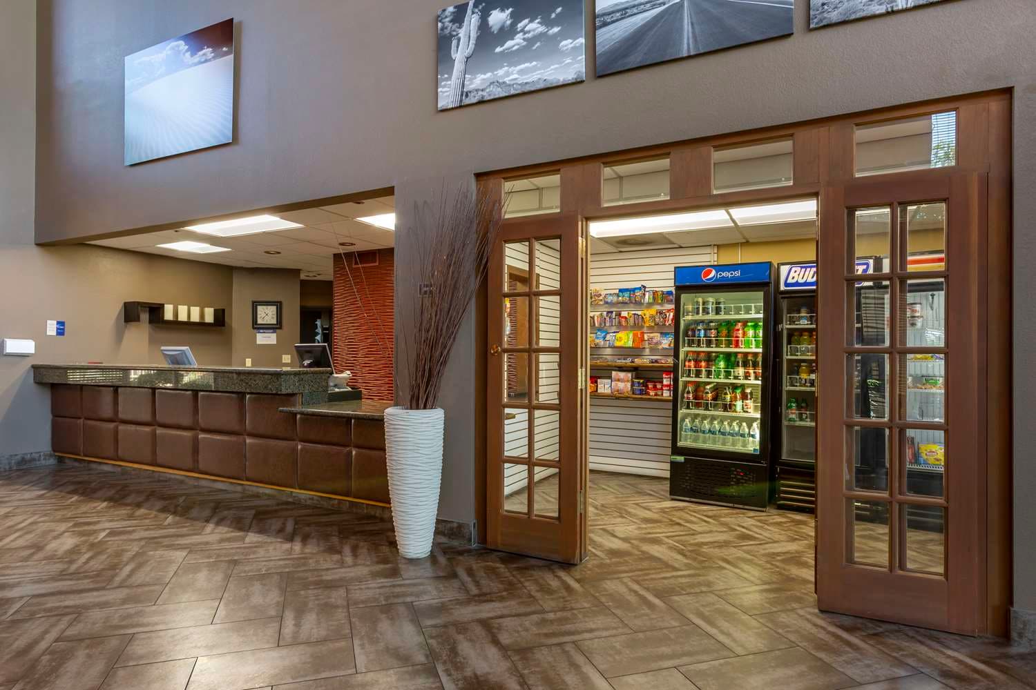 Best Western Plus Scottsdale Thunderbird Suites 2