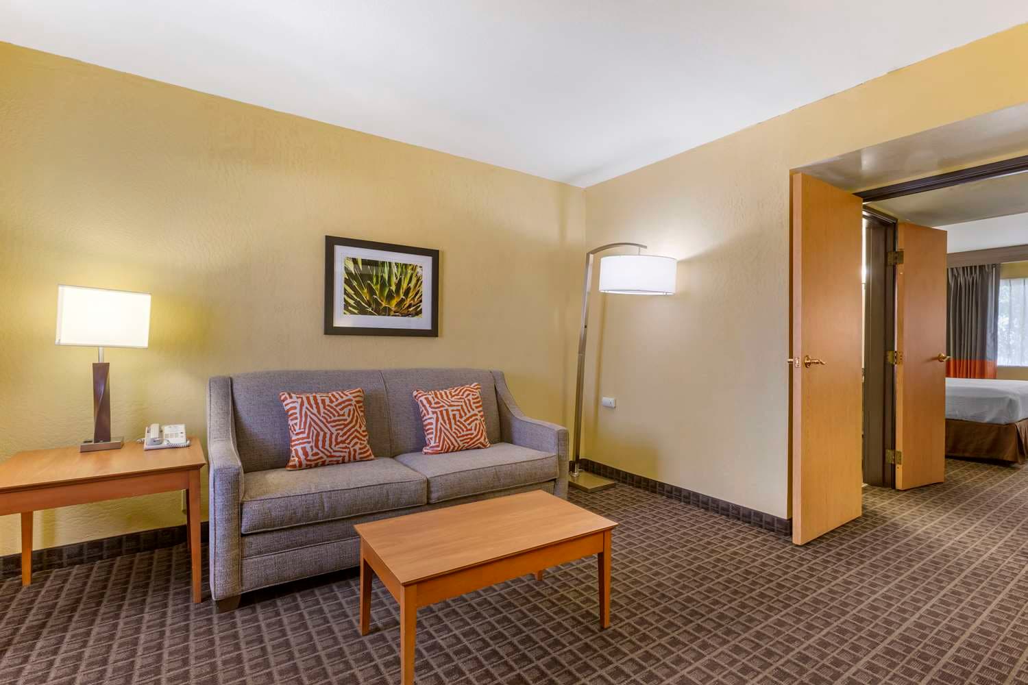 Best Western Plus Scottsdale Thunderbird Suites 4