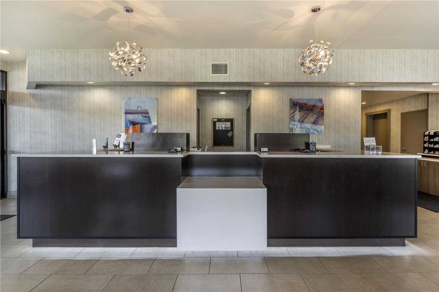 Best Western Plus Castlerock Inn & Suites 5