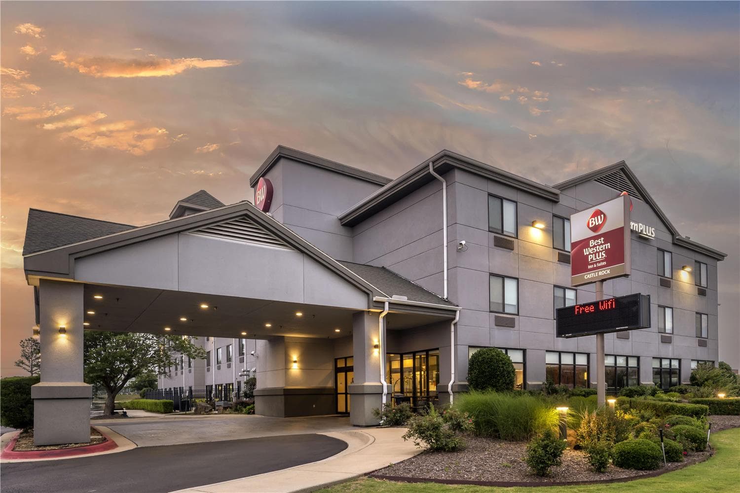 Best Western Plus Castlerock Inn & Suites 4