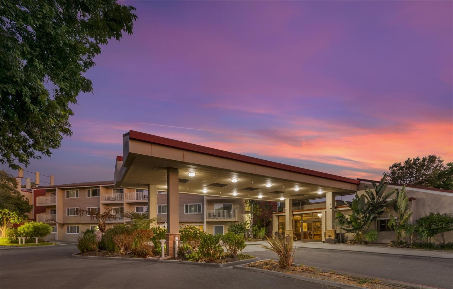 Best Western Plus Garden Court Inn 2
